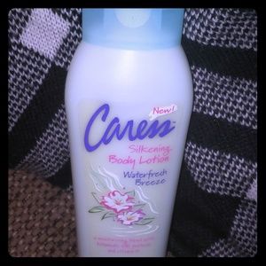 💕DONATING SOON💕BUNDLE NEW Caress Body Lotion